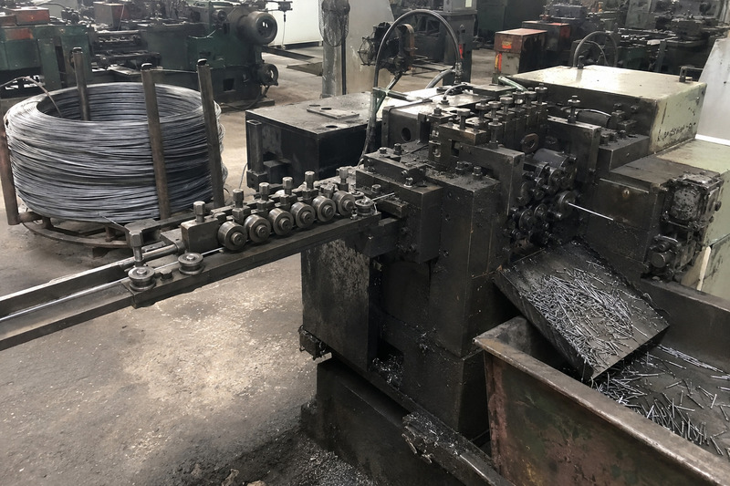 nail making machine wire feeding and nail forming steps