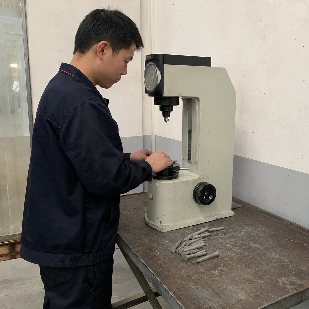 Steel nail carton weight and packaging inspection before shipment