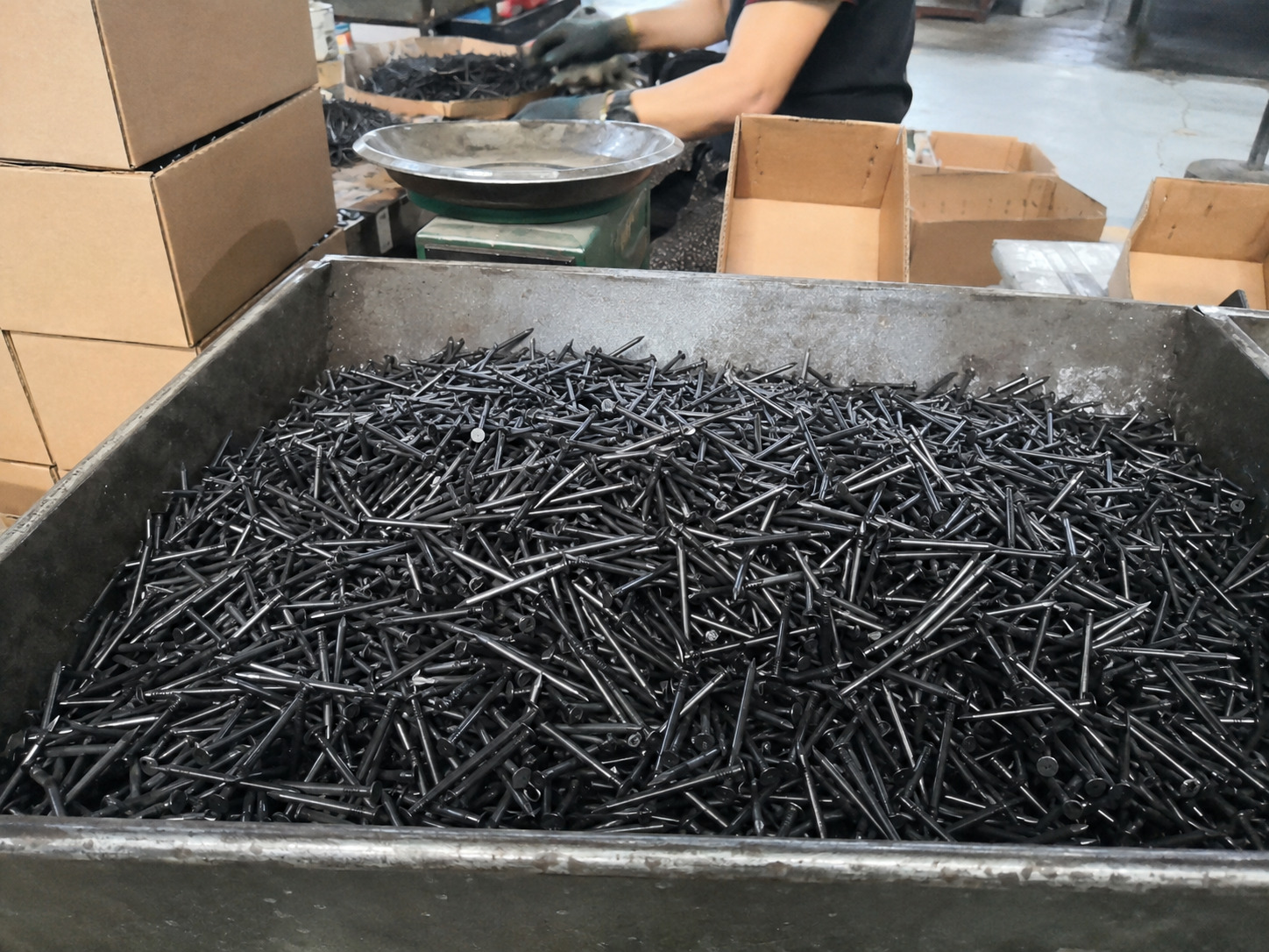 Bulk black finish hardened steel concrete nails supplied by Dingzhou Best Hardware