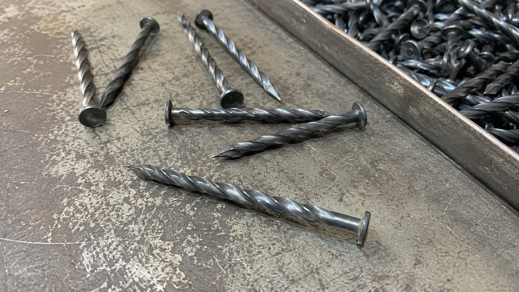 Fluted shank black concrete nails